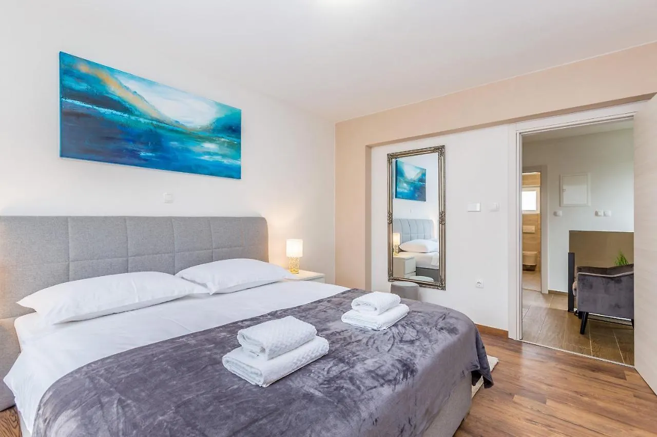 Villa Lio With Private Pool Linardici