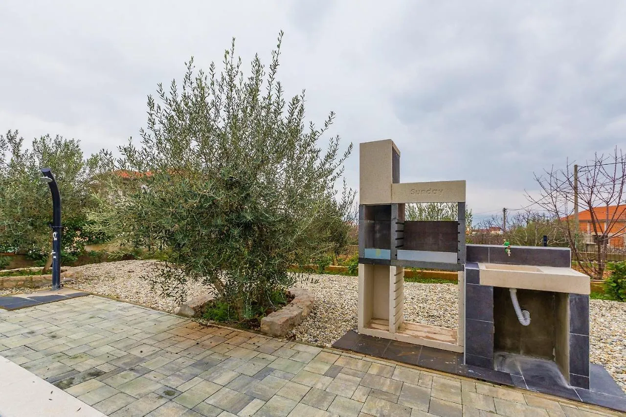 Villa Lio With Private Pool Linardici