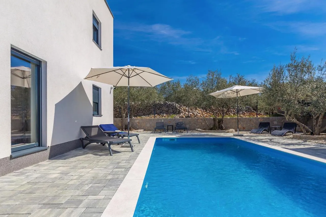 Villa Lio With Private Pool Linardici