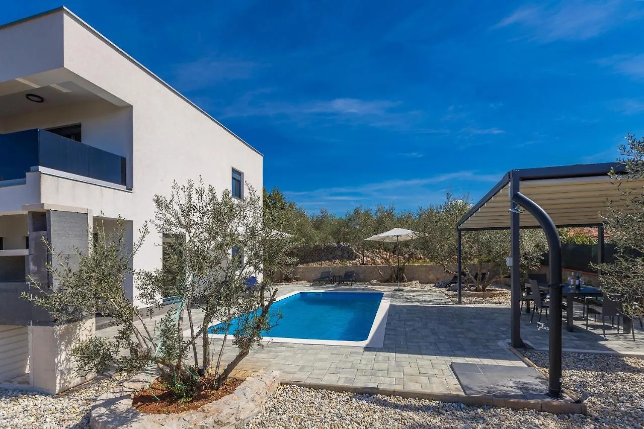 Villa Lio With Private Pool Linardici