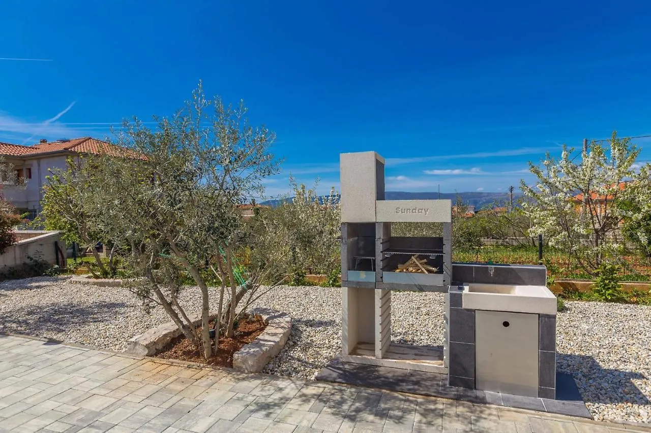 Villa Lio With Private Pool Linardici